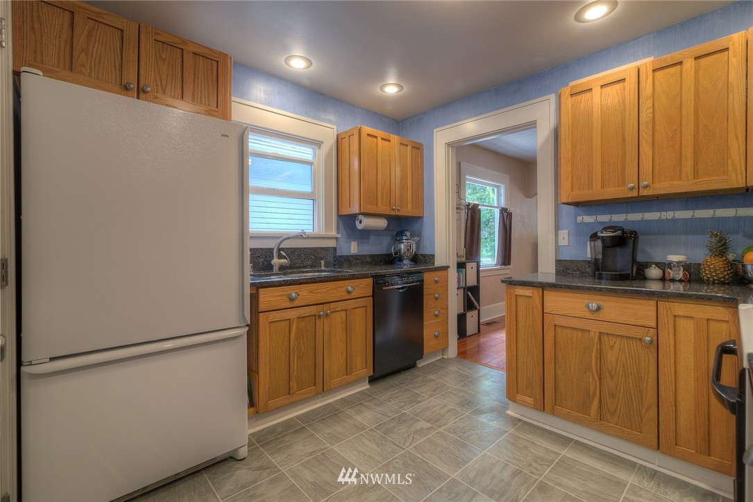3538 Pine Road Northeast Bremerton, WA 98310 - Photo 8 of 25 Gallery Image 8