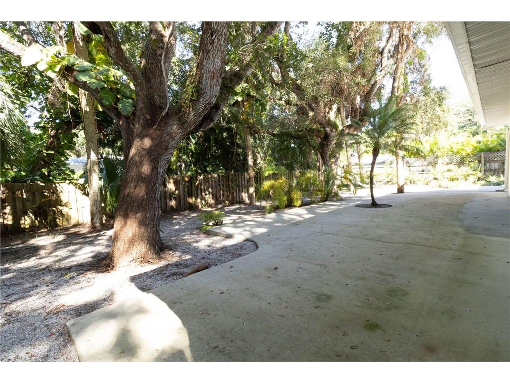 515 Greytwig Road Vero Beach, FL 32963 - Photo 8 of 34 Gallery Image 8