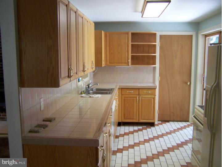 314 Indian Mills Road Shamong, NJ 08088 - Photo 2 of 10 Kitchen