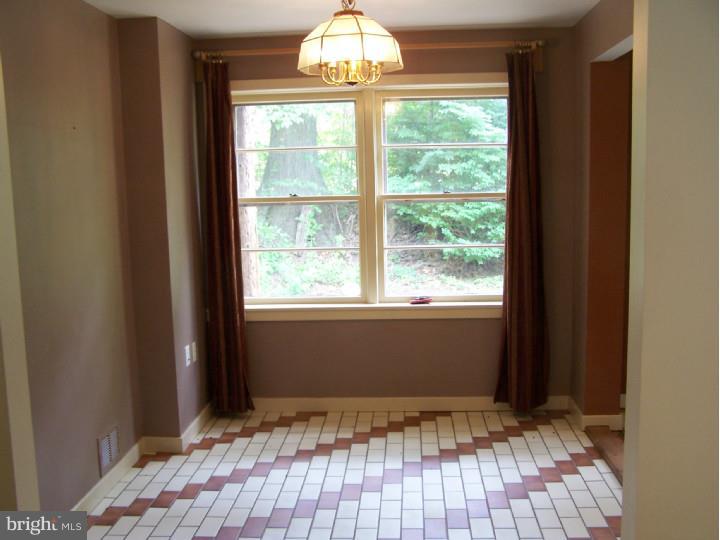 314 Indian Mills Road Shamong, NJ 08088 - Photo 4 of 10 Dining Room