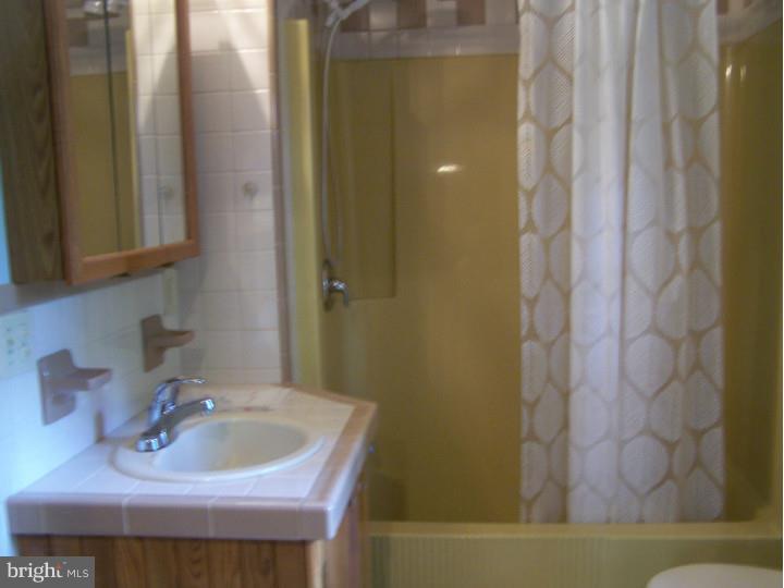 314 Indian Mills Road Shamong, NJ 08088 - Photo 5 of 10 Bathroom