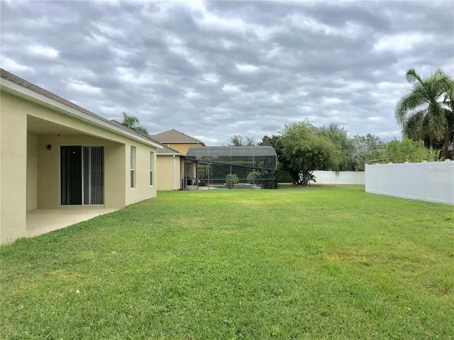 a view of a house with backyard and garden