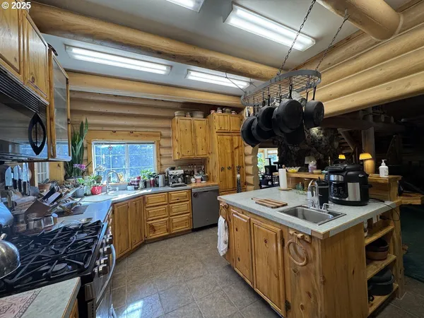 a kitchen that has a lot of cabinets in it