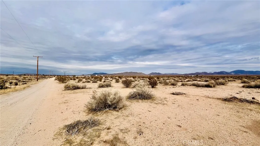 47229227 Harris Road St. Paul, MN 55124 - Photo 17 of 32 a view of beach and ocean