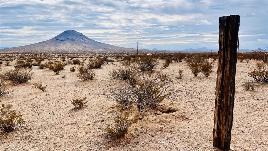 47229227 Harris Road St. Paul, MN 55124 - Photo 29 of 32 a view of ocean with a snow in the background