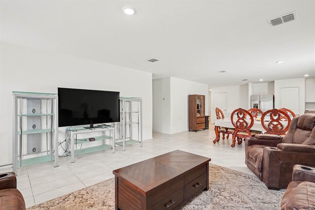 2908 Roy Road Fort Worth, TX 76119 - Photo 6 of 27 Gallery Image 6