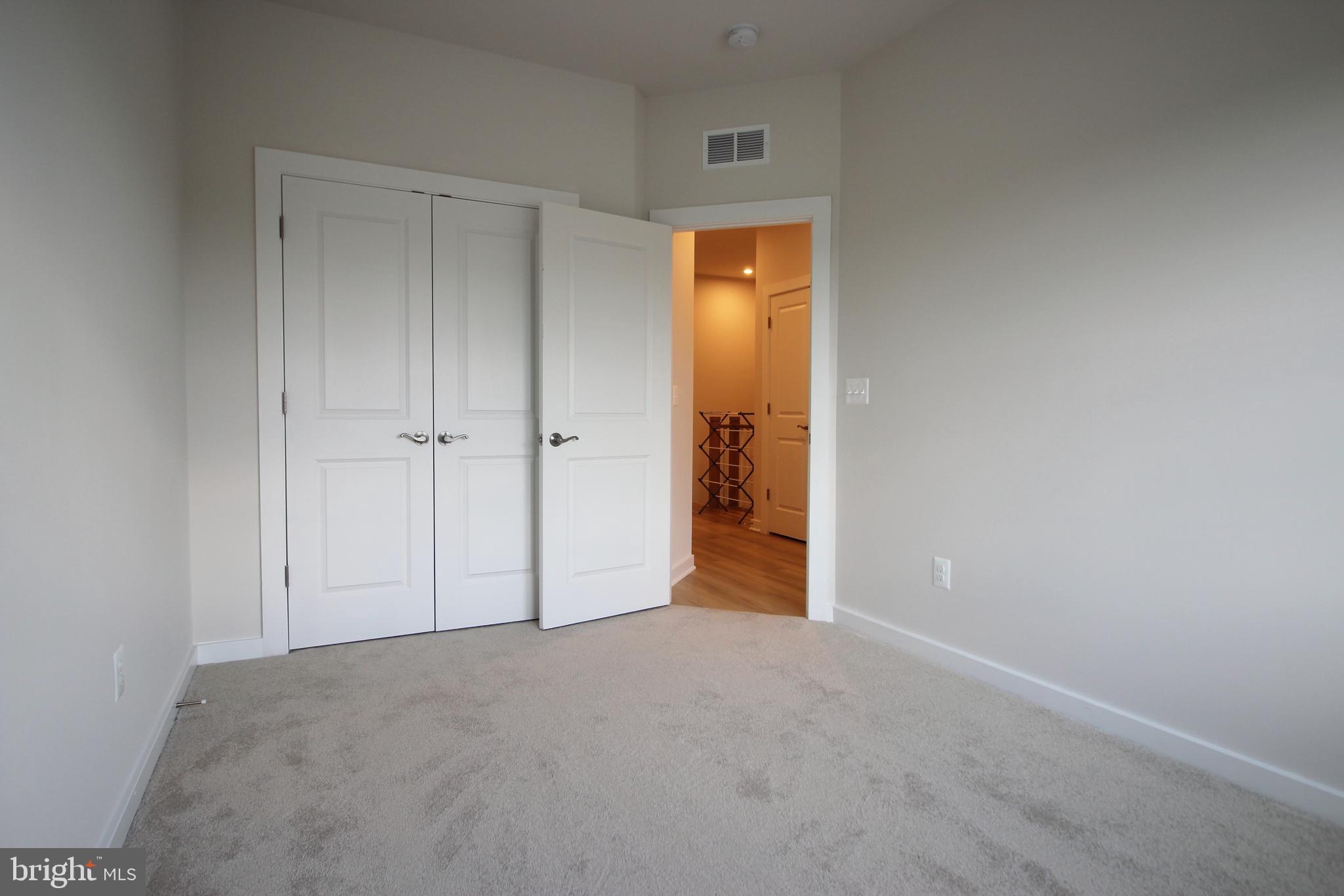 2107 Acadia Road Herndon, VA 20170 - Photo 4 of 30