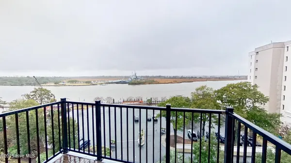 $1,750 | 10 Grace Street, Unit 605, Wilmington, NC 28401