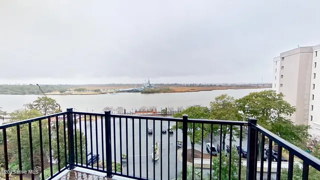 $1,950 | 10 Grace Street, Unit 605, Wilmington, NC 28401