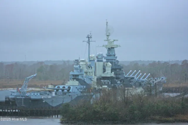 $1,950 | 10 Grace Street, Unit 605, Wilmington, NC 28401