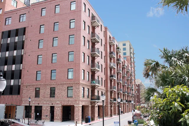 $1,950 | 10 Grace Street, Unit 605, Wilmington, NC 28401