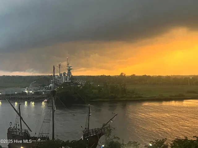 $1,950 | 10 Grace Street, Unit 605, Wilmington, NC 28401