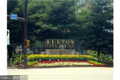 11631 Stoneview Square, Unit 2B Reston, VA 20191 - Photo 4 of 17 Community