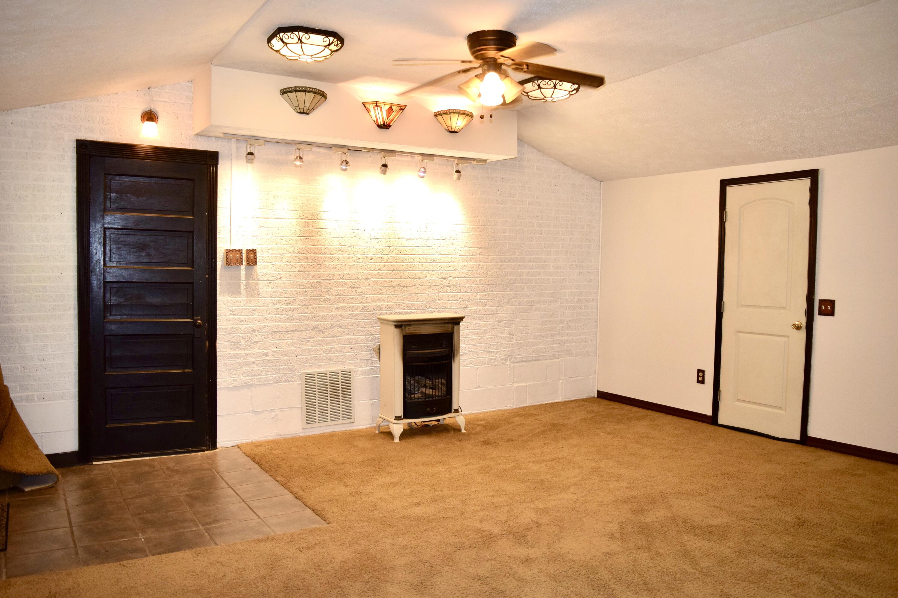 2763 Dayton Springfield Road Springfield, OH 45506 - Photo 13 of 25 2 Living