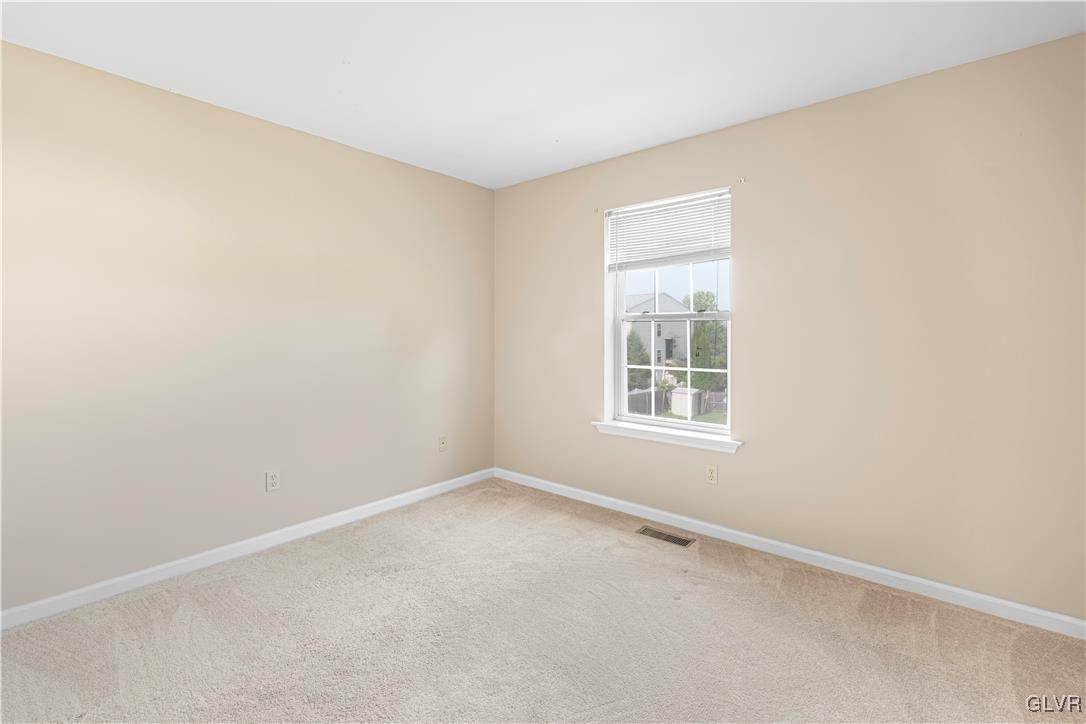 2512 Penns Ridge Boulevard Easton, PA 18040 - Photo 13 of 17 an empty room with a window