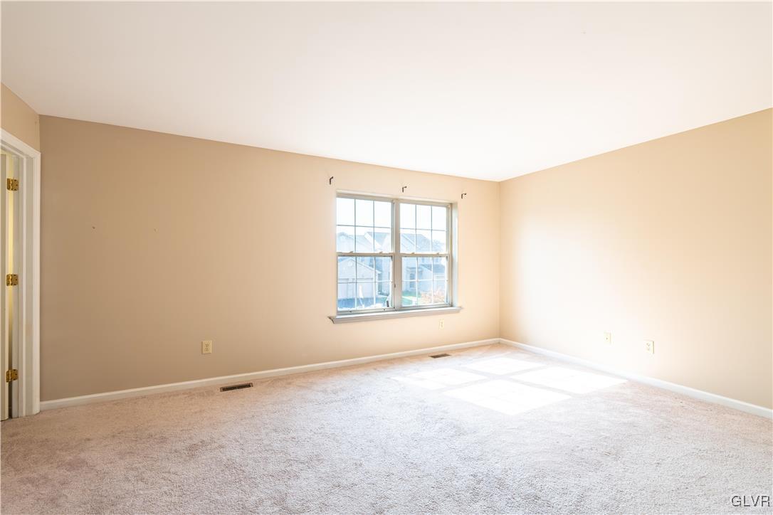 2512 Penns Ridge Boulevard Easton, PA 18040 - Photo 7 of 17 an empty room with a empty space and a window