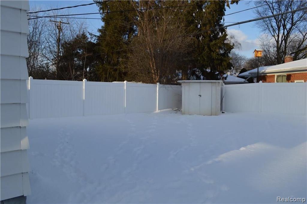 2804 Crooks Road Royal Oak, MI 48073 - Photo 5 of 42
