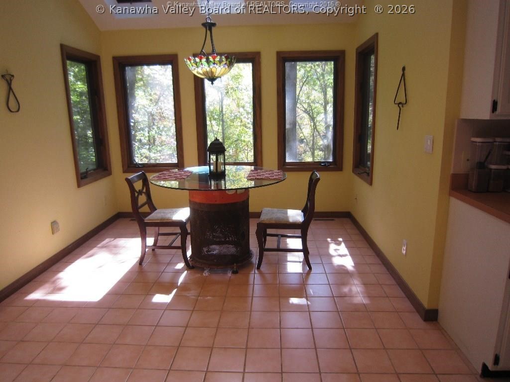 1593 Hampton Road Charleston, WV 25314 - Photo 5 of 23 Gallery Image 5
