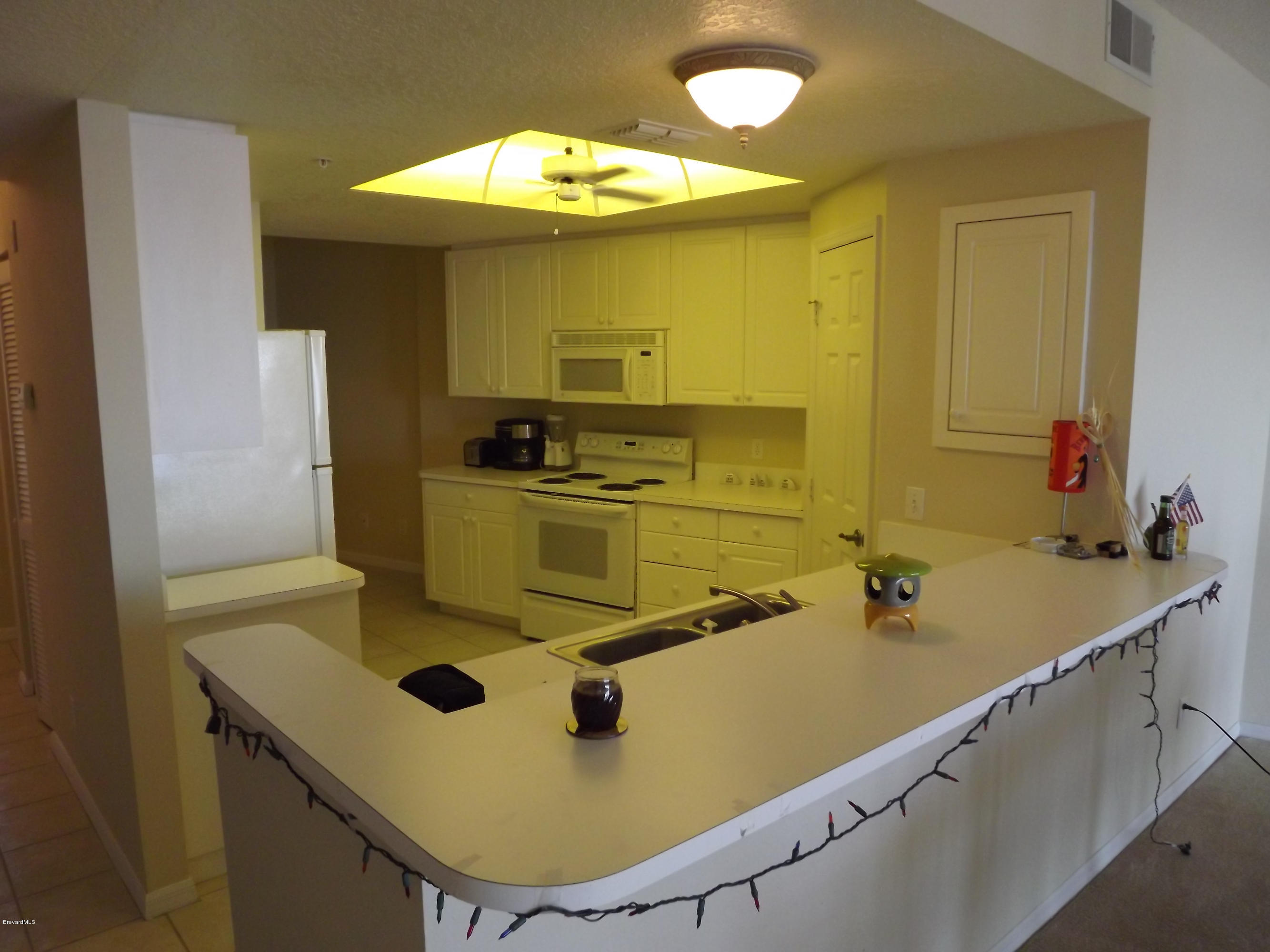 102 Riverside Drive, Unit 404 Cocoa, FL 32922 - Photo 12 of 29 Breakfast Bar