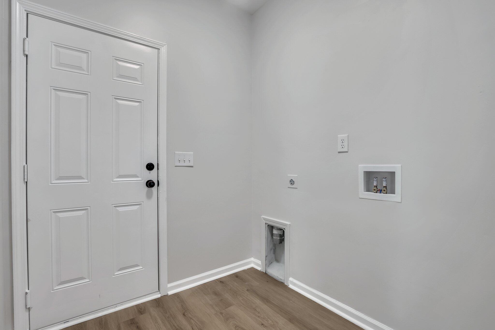 3113 Cold Harbor Way Charleston, SC 29414 - Photo 18 of 24 Laundry/Mudroom