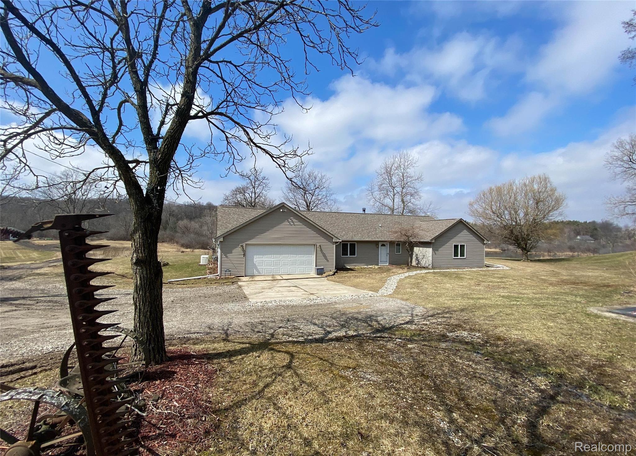 210 Barron Road Holly, MI 48442 - Photo 1 of 24 IMG_2374.jpg