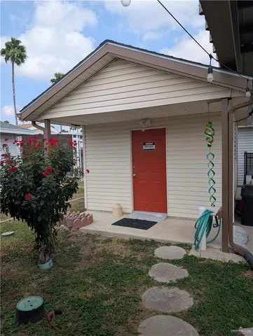 a front view of house with yard