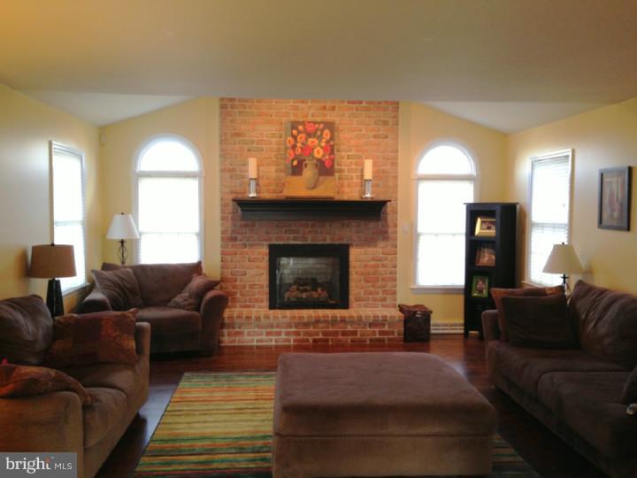 2924 Linda Lane Sinking Spring, PA 19608 - Photo 2 of 24 Gallery Image 2