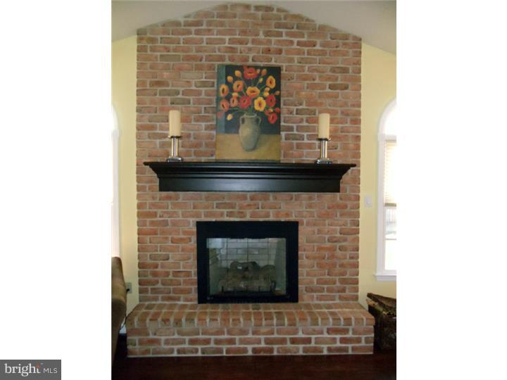2924 Linda Lane Sinking Spring, PA 19608 - Photo 3 of 24 Gallery Image 3