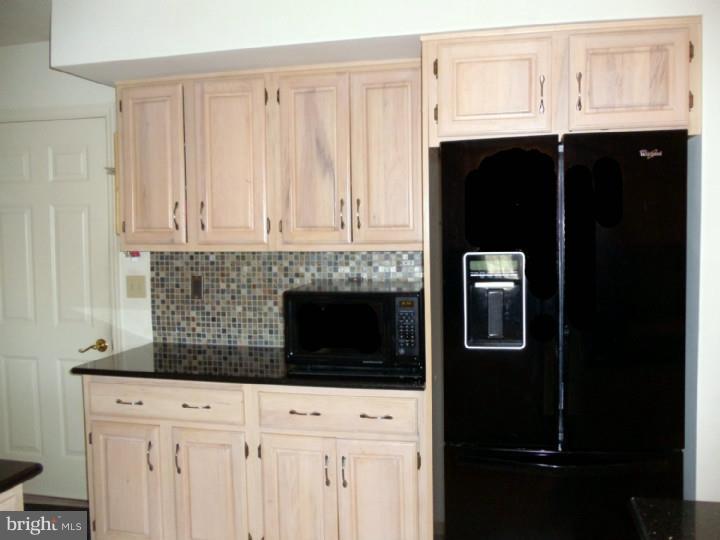 2924 Linda Lane Sinking Spring, PA 19608 - Photo 8 of 24 Gallery Image 8