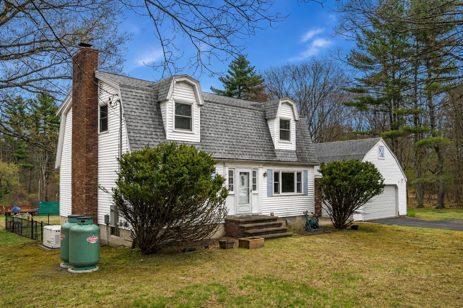 19 Dutton Road Pelham, NH 03076 - Photo 2 of 29