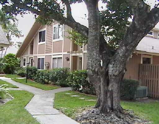 122 Maplecrest Circle Jupiter, FL 33458 - Photo 1 of 15 Primary Photo