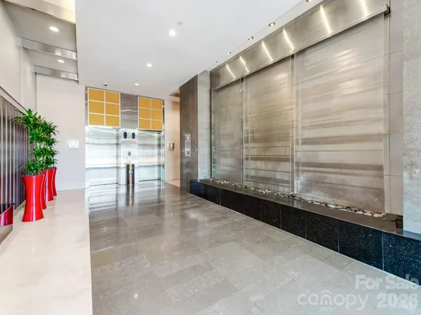 $325,000 | 333 West Trade Street, Charlotte, NC 28202