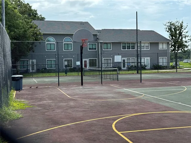 a view of a house with backyard and garden