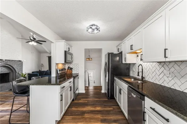 $289,900 | 2916 Sweet Briar Drive, Independence, MO 64057