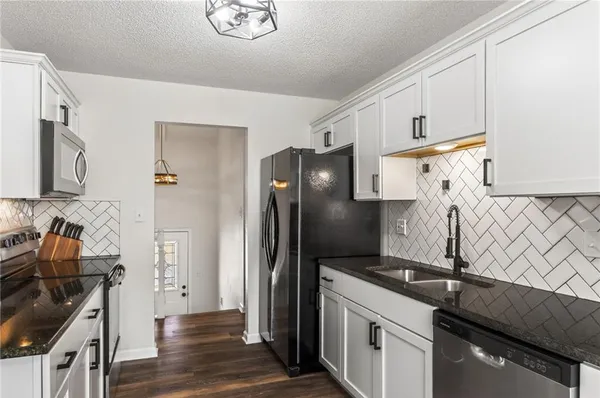 $289,900 | 2916 Sweet Briar Drive, Independence, MO 64057