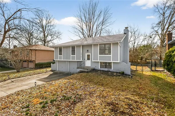 $289,900 | 2916 Sweet Briar Drive, Independence, MO 64057