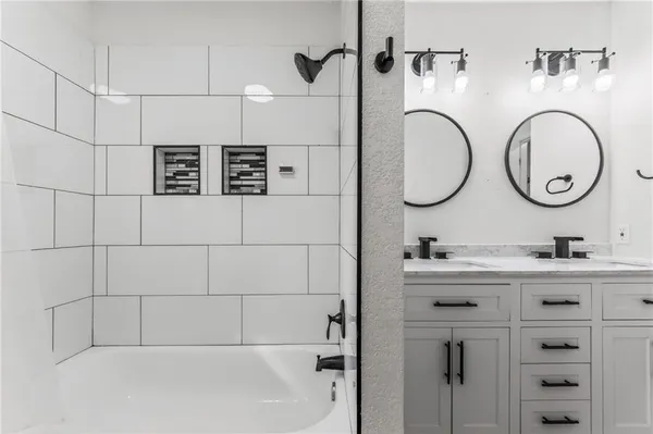 $289,900 | 2916 Sweet Briar Drive, Independence, MO 64057