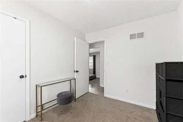 $289,900 | 2916 Sweet Briar Drive, Independence, MO 64057