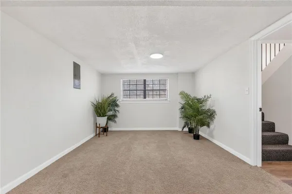 $289,900 | 2916 Sweet Briar Drive, Independence, MO 64057