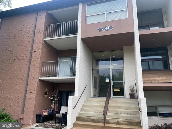 a view of entryway and hall
