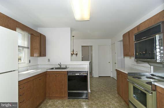 1205 Gresham Road Silver Spring, MD 20904 - Photo 11 of 30 Kitchen