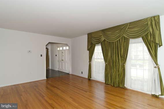 1205 Gresham Road Silver Spring, MD 20904 - Photo 5 of 30 Living Room