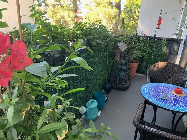 $520,000 | 18645 Hatteras Street, Unit 263, Tarzana, CA 91356