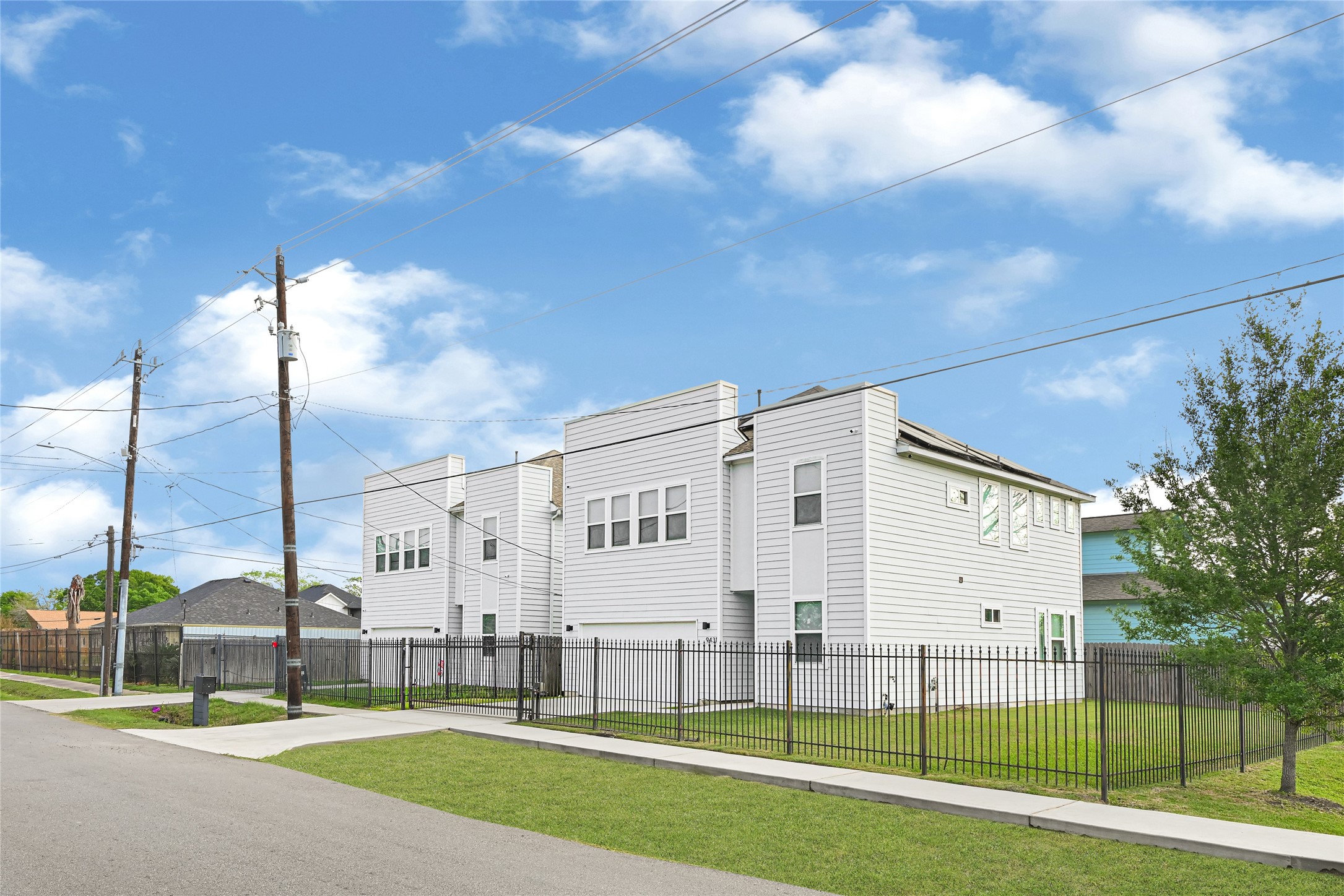 9431 Jutland Road Houston, TX 77033 - Photo 3 of 30 Gallery Image 3