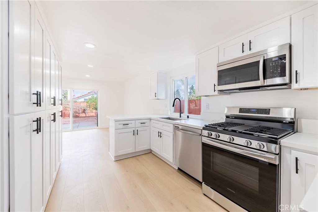 2438 Bobcat Glen Escondido, CA 92029 - Photo 11 of 36