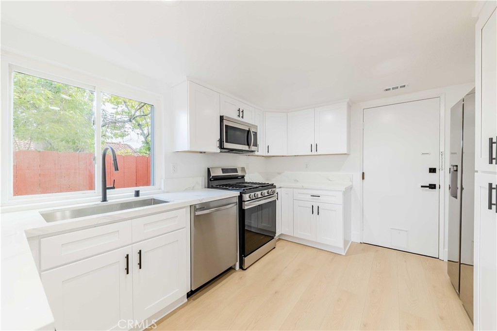 2438 Bobcat Glen Escondido, CA 92029 - Photo 10 of 36