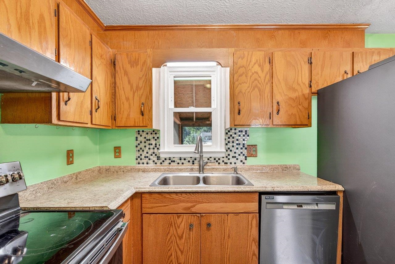 605 13th Street Grottoes, VA 24441 - Photo 11 of 45
