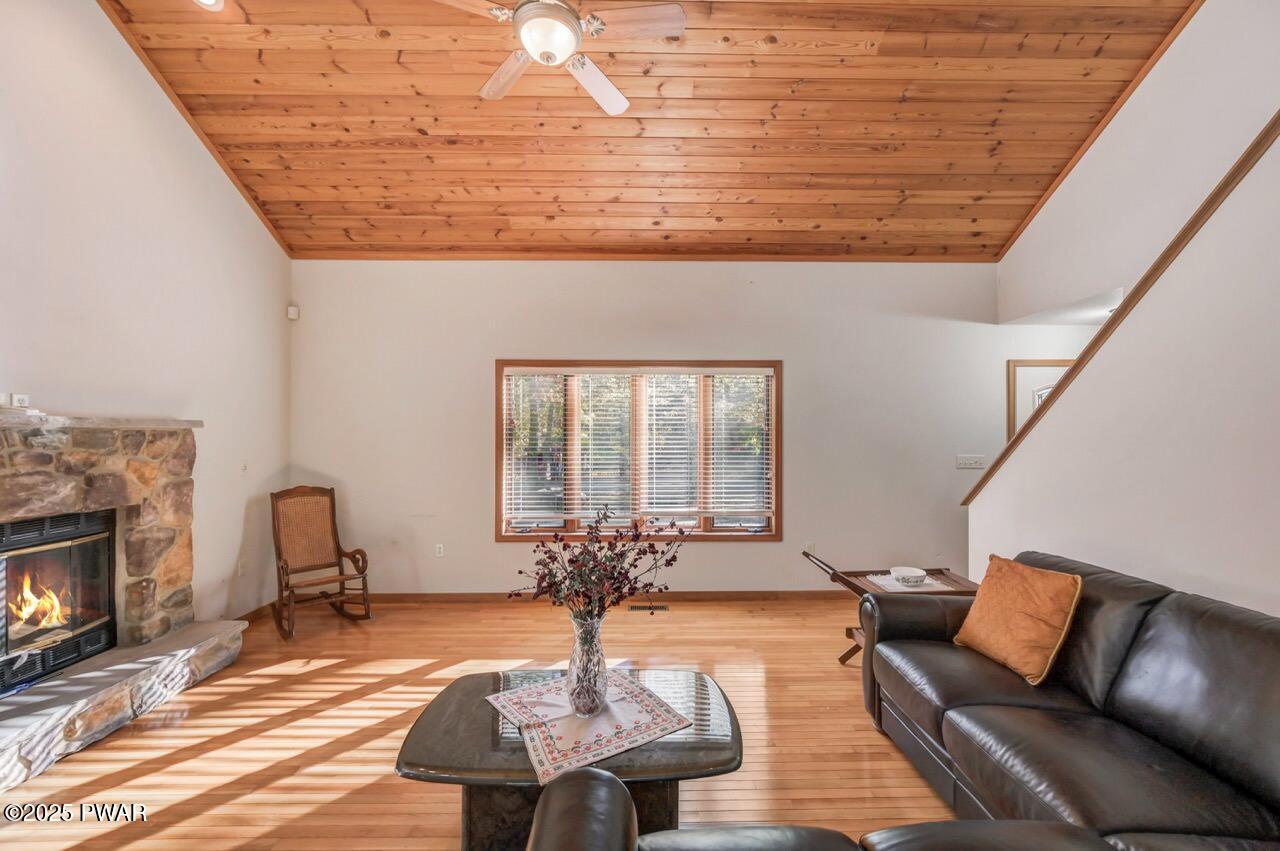 2124 Oaktree Lane Bushkill, PA 18324 - Photo 14 of 53