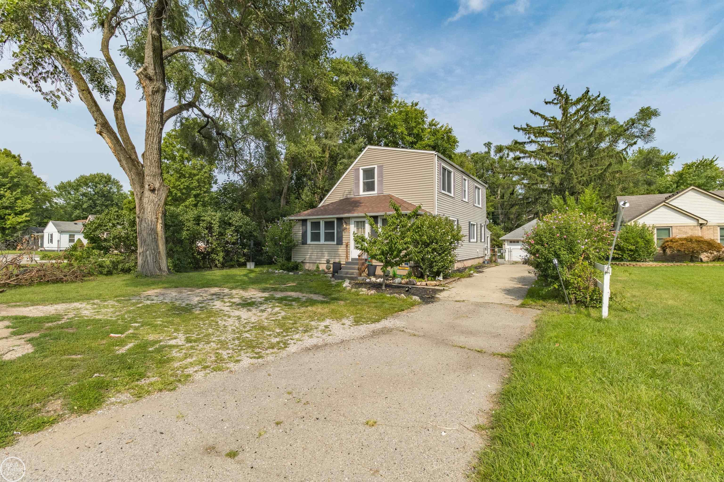10218 Wayne Road Livonia, MI 48150 - Photo 3 of 43 50120576-2.JPG