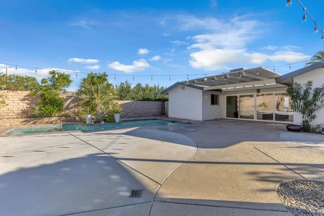 a view of a yard with a tree